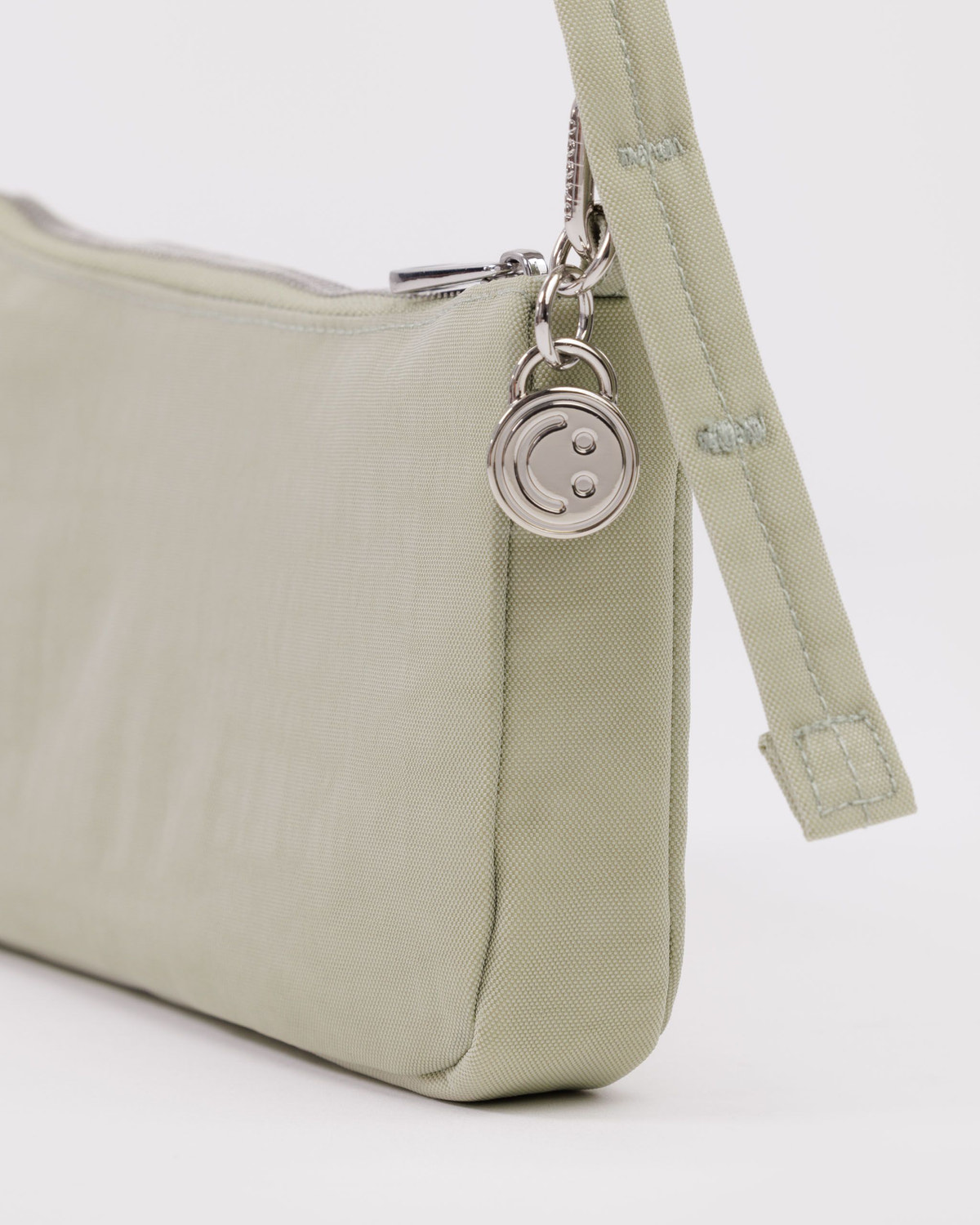 Nylon Pochette Celadon - Baggu - Image 3