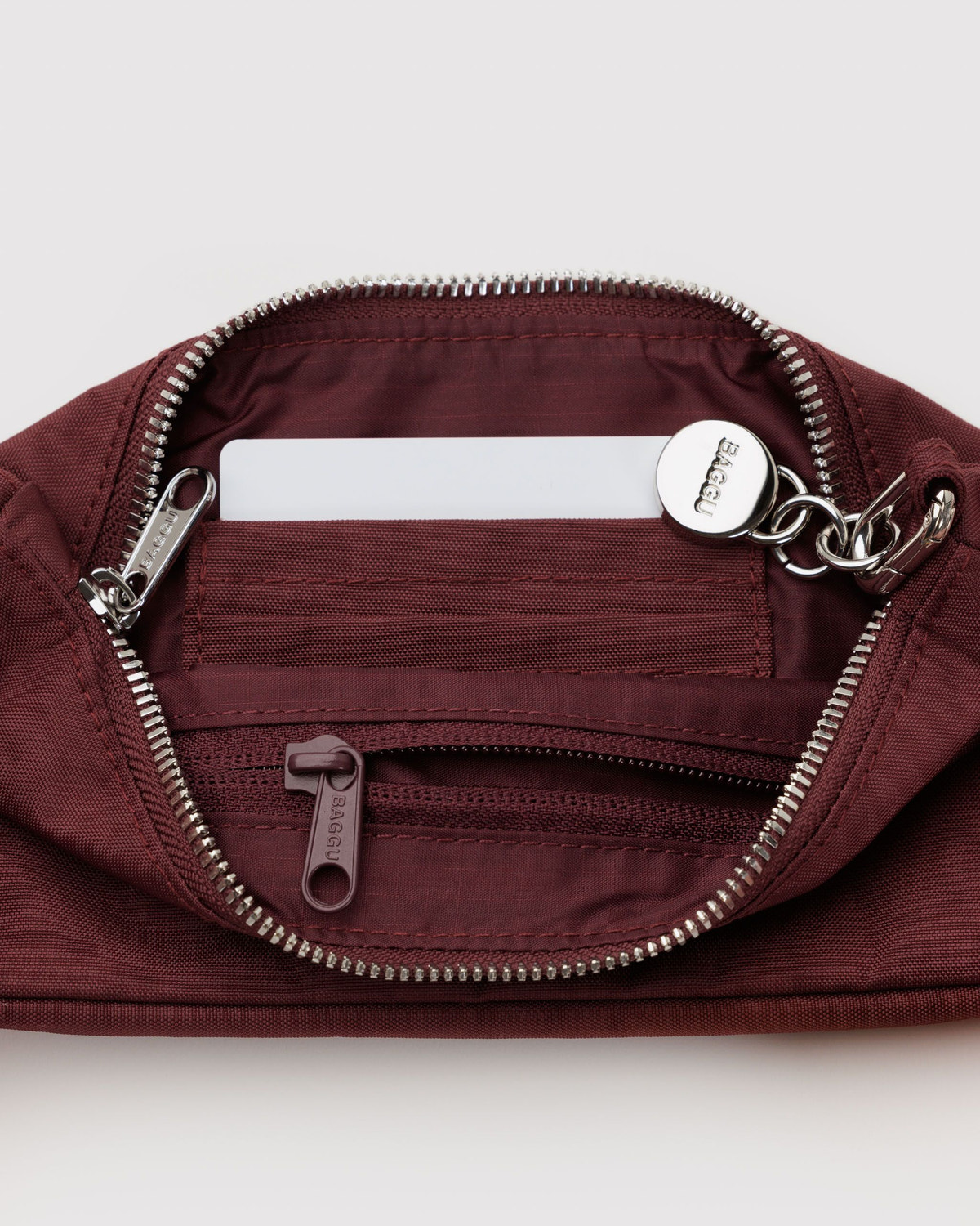 Nylon Pochette Mahogany - Baggu - Image 3