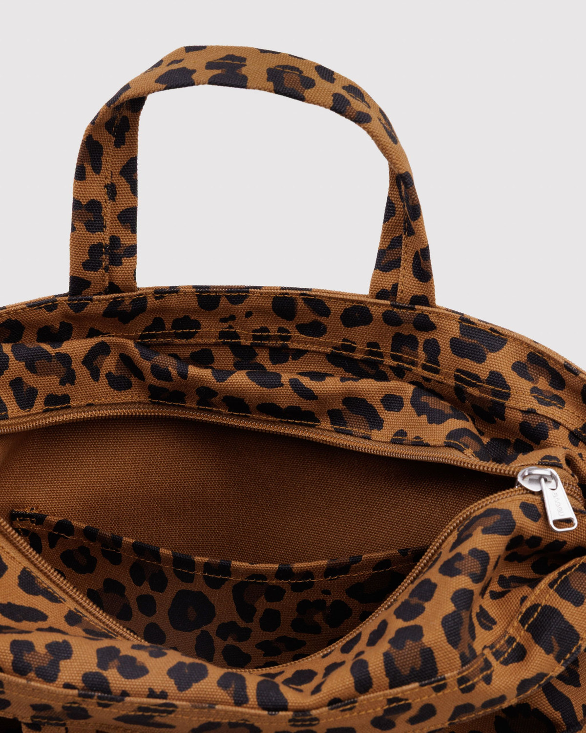 Horizontal Zip Duck Bag Leopard - Baggu - Image 3