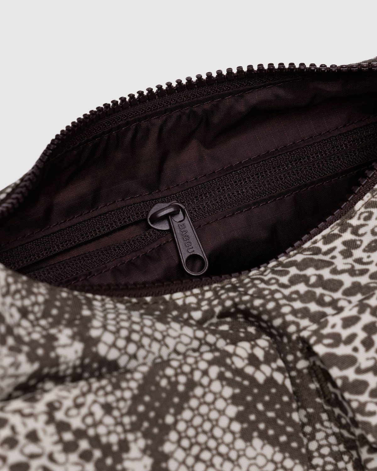 Cargo Shoulder Bag Snakeskin - Baggu - Image 4